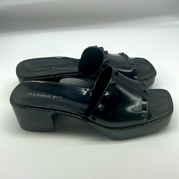 Madden Girl - Pacer Black Rubber Like Platform Heel Open Toe Studded Sandal SZ 9 - Picture 1 of 13